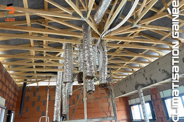 Mise en place de gaines de climatisation intégrée pour maison individuelle