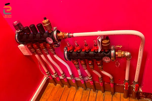 Clarinette de distrubution du chauffage central à eau pour une maison rénovée à Sète