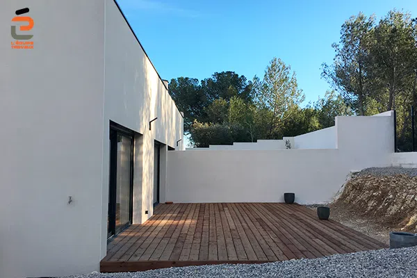 Enduit monocouche gratté pour un immeuble de bureaux à Aigues-Vives