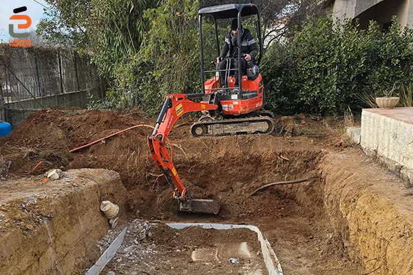 Démolition et excavation dans le cadre de la rénovation d'une piscine à Montpellier