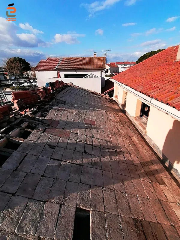 Sous toiture après dépose des tuile avant rénovation à Lattes
