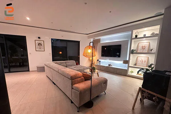 Pièce à vivre d'une villa à Vergèze, construite par l'Équipe Travaux